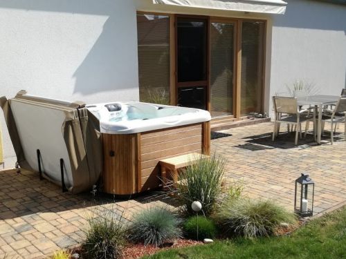 Vířivka DIANA volně na terase