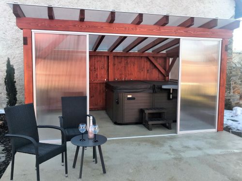 Zahradní vířivka pod pegolou Mladá Vožice