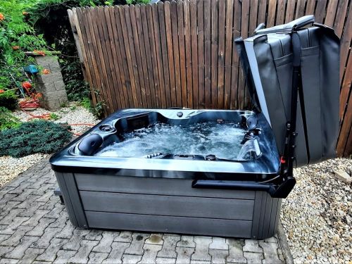 Vířivka MIRA Karlovy Vary