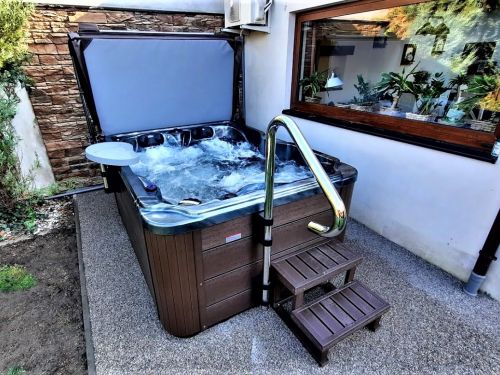 Venkovní vířivka KingSpas Opava