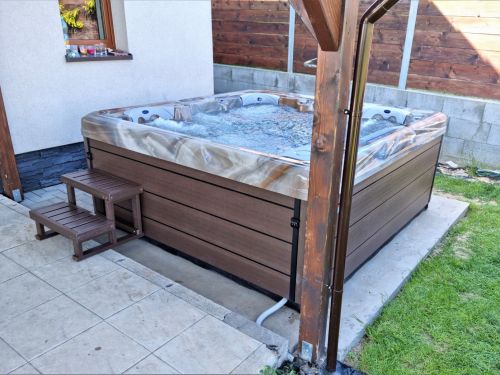 5 místná vířivka CARINA